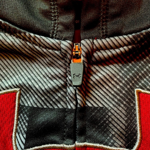Under Armour jacket, full zipper, hood, 2 pockets - Picture 3 of 5